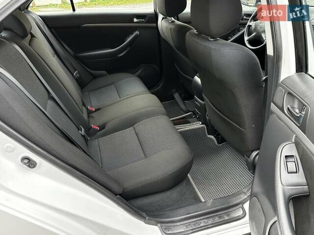 Белый Тойота Авенсис, объемом двигателя 2 л и пробегом 308 тыс. км за 5750 $, фото 12 на Automoto.ua