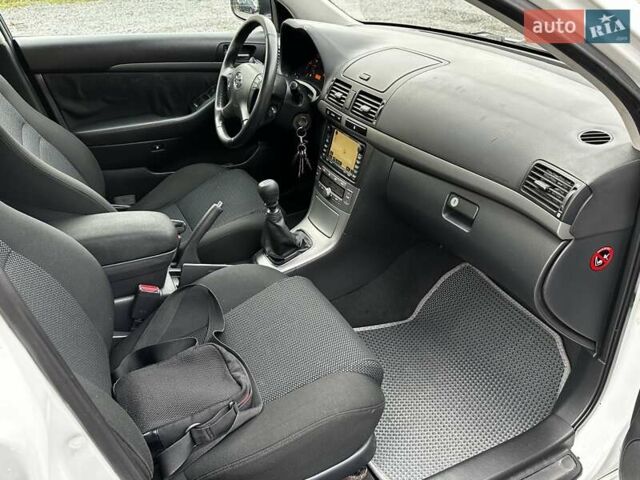 Белый Тойота Авенсис, объемом двигателя 2 л и пробегом 308 тыс. км за 5750 $, фото 11 на Automoto.ua