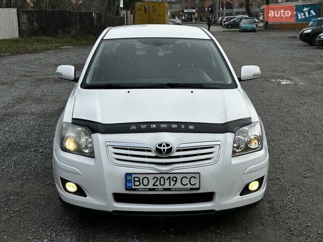 Белый Тойота Авенсис, объемом двигателя 2 л и пробегом 308 тыс. км за 5750 $, фото 1 на Automoto.ua