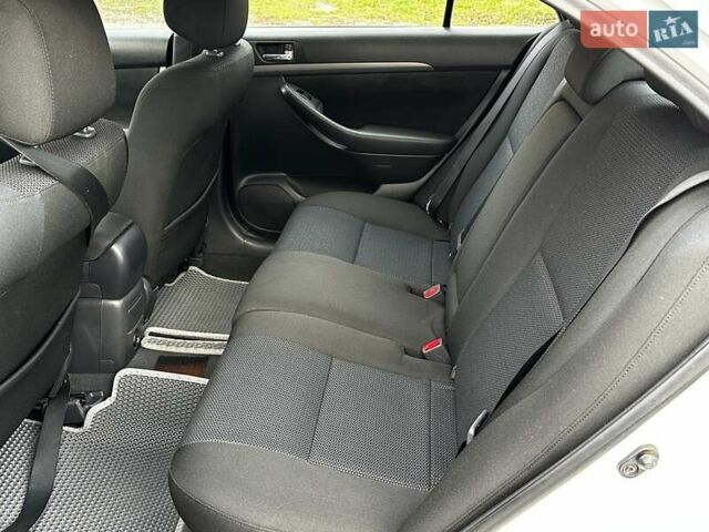 Белый Тойота Авенсис, объемом двигателя 2 л и пробегом 308 тыс. км за 5750 $, фото 10 на Automoto.ua