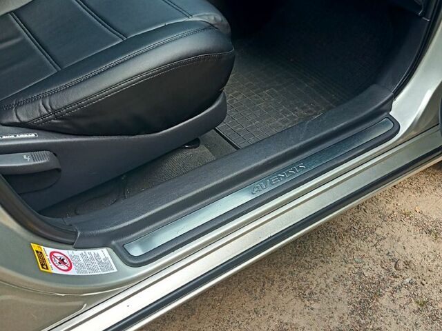 Бежевый Тойота Авенсис, объемом двигателя 2 л и пробегом 128 тыс. км за 5300 $, фото 7 на Automoto.ua