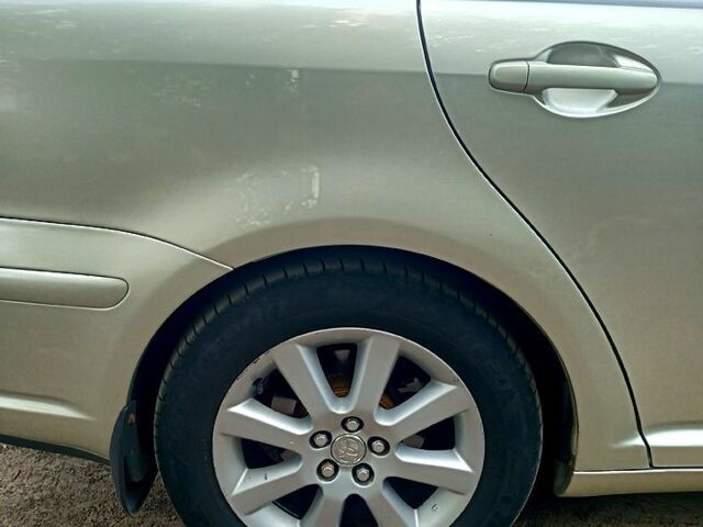 Бежевый Тойота Авенсис, объемом двигателя 2 л и пробегом 128 тыс. км за 5300 $, фото 6 на Automoto.ua