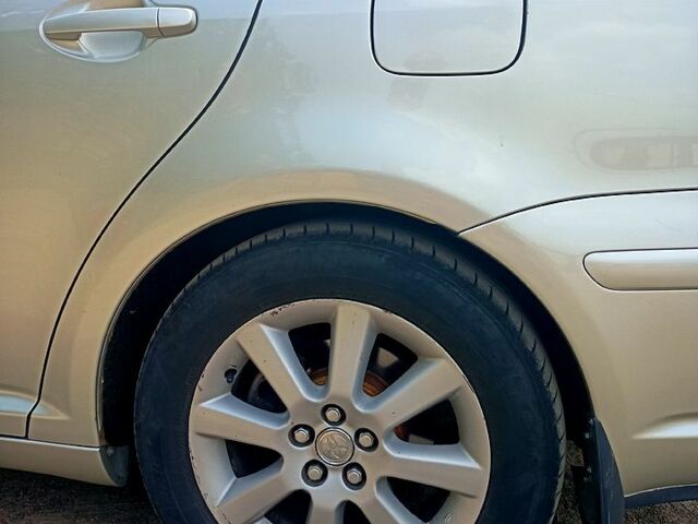 Бежевый Тойота Авенсис, объемом двигателя 2 л и пробегом 128 тыс. км за 5300 $, фото 5 на Automoto.ua