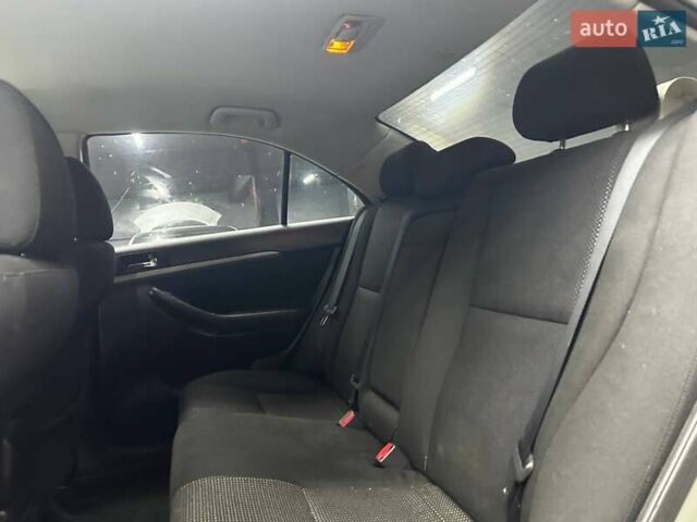 Бежевый Тойота Авенсис, объемом двигателя 1.8 л и пробегом 183 тыс. км за 5500 $, фото 10 на Automoto.ua