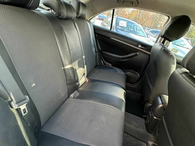 Бежевый Тойота Авенсис, объемом двигателя 2.2 л и пробегом 234 тыс. км за 6400 $, фото 3 на Automoto.ua