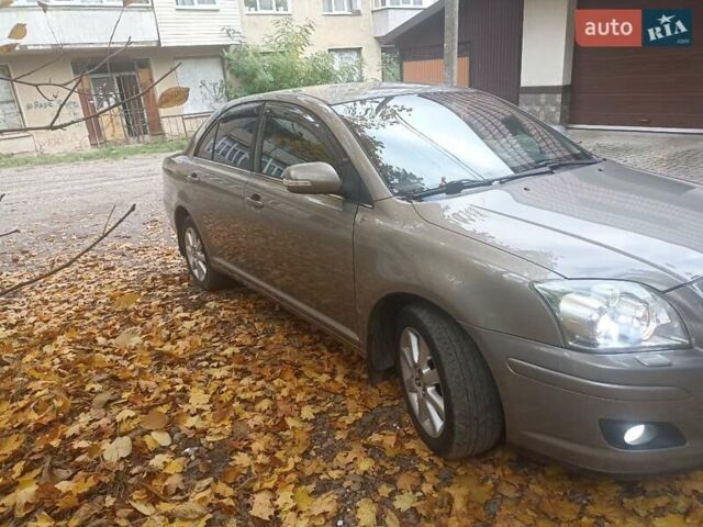 Бежевый Тойота Авенсис, объемом двигателя 1.8 л и пробегом 185 тыс. км за 8200 $, фото 2 на Automoto.ua