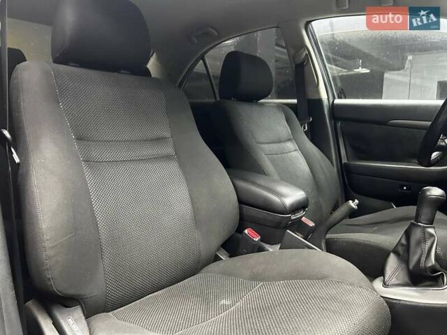 Бежевый Тойота Авенсис, объемом двигателя 1.8 л и пробегом 183 тыс. км за 5500 $, фото 19 на Automoto.ua