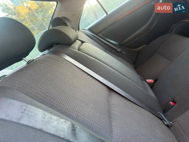 Бежевий Тойота Авенсіс, об'ємом двигуна 1.8 л та пробігом 170 тис. км за 6500 $, фото 41 на Automoto.ua
