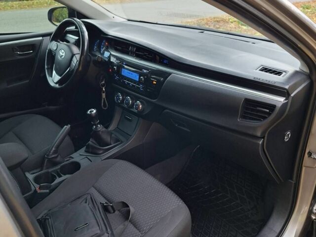 Бежевый Тойота Авенсис, объемом двигателя 1.3 л и пробегом 213 тыс. км за 11000 $, фото 2 на Automoto.ua