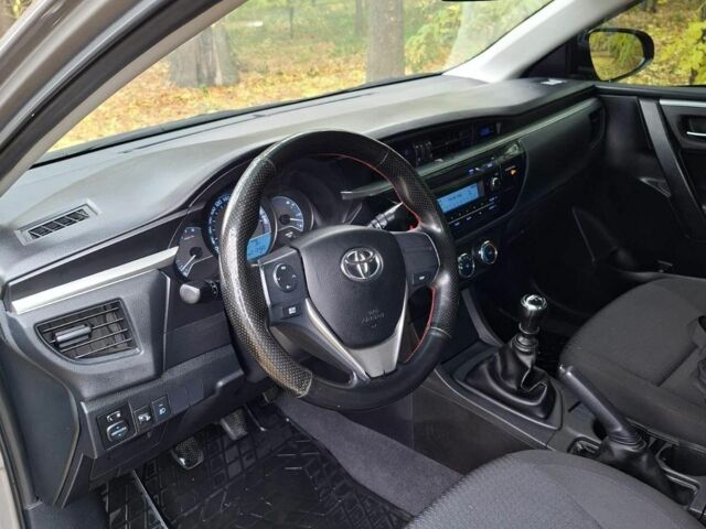 Бежевый Тойота Авенсис, объемом двигателя 1.3 л и пробегом 213 тыс. км за 11000 $, фото 1 на Automoto.ua