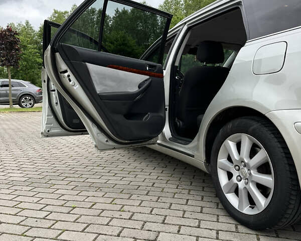 Бежевий Тойота Авенсіс, об'ємом двигуна 2 л та пробігом 260 тис. км за 3999 $, фото 6 на Automoto.ua
