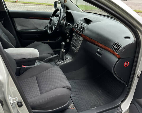 Бежевий Тойота Авенсіс, об'ємом двигуна 2 л та пробігом 260 тис. км за 3999 $, фото 13 на Automoto.ua