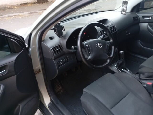 Бежевый Тойота Авенсис, объемом двигателя 2 л и пробегом 220 тыс. км за 5500 $, фото 6 на Automoto.ua