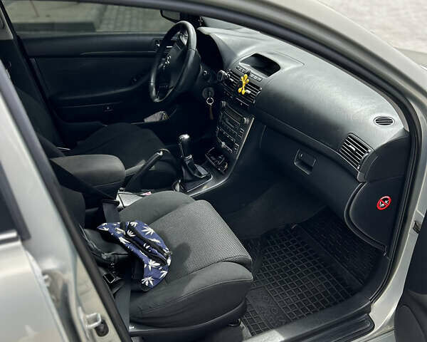 Бежевый Тойота Авенсис, объемом двигателя 2 л и пробегом 305 тыс. км за 5599 $, фото 11 на Automoto.ua