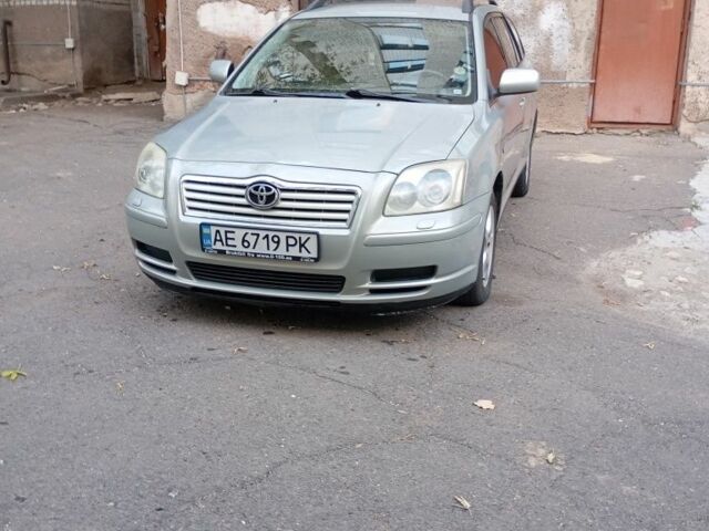 Бежевый Тойота Авенсис, объемом двигателя 2 л и пробегом 220 тыс. км за 5500 $, фото 1 на Automoto.ua