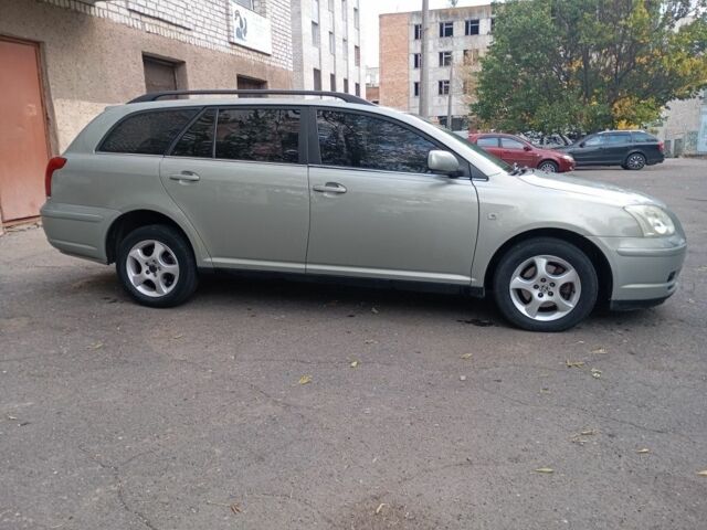 Бежевый Тойота Авенсис, объемом двигателя 2 л и пробегом 220 тыс. км за 5500 $, фото 4 на Automoto.ua