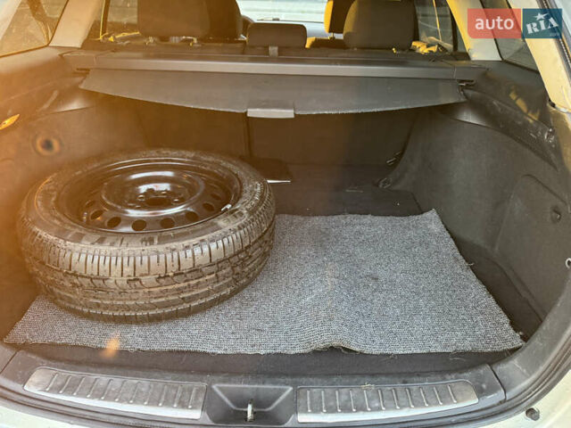 Бежевый Тойота Авенсис, объемом двигателя 2 л и пробегом 331 тыс. км за 5200 $, фото 8 на Automoto.ua