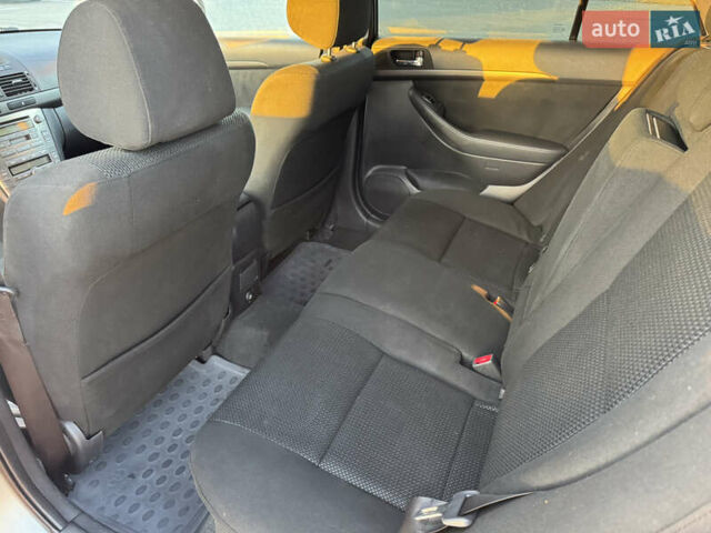 Бежевый Тойота Авенсис, объемом двигателя 2 л и пробегом 331 тыс. км за 5200 $, фото 7 на Automoto.ua