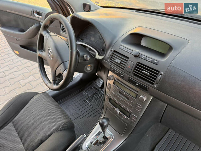 Бежевый Тойота Авенсис, объемом двигателя 2 л и пробегом 331 тыс. км за 5200 $, фото 9 на Automoto.ua