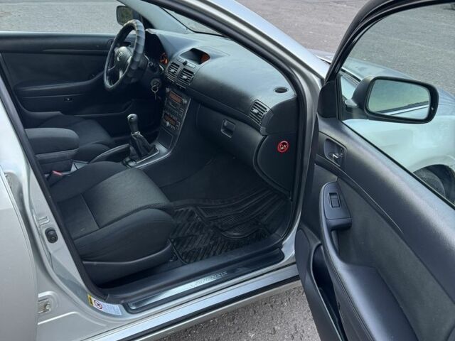 Бежевый Тойота Авенсис, объемом двигателя 2 л и пробегом 250 тыс. км за 2850 $, фото 15 на Automoto.ua