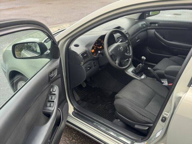 Бежевый Тойота Авенсис, объемом двигателя 0 л и пробегом 250 тыс. км за 3150 $, фото 10 на Automoto.ua