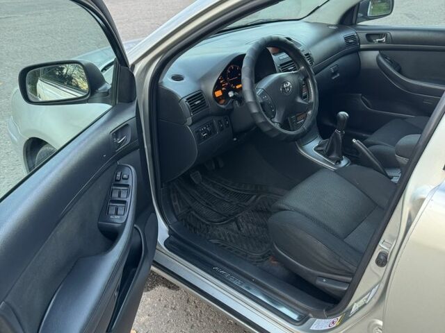 Бежевый Тойота Авенсис, объемом двигателя 2 л и пробегом 250 тыс. км за 2850 $, фото 9 на Automoto.ua