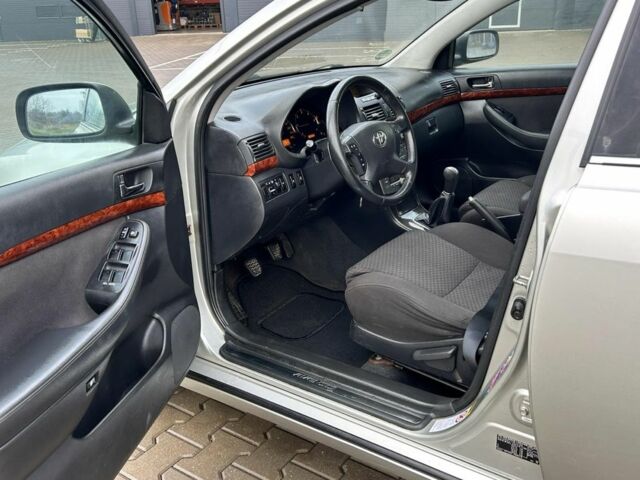 Бежевий Тойота Авенсіс, об'ємом двигуна 2 л та пробігом 1 тис. км за 2500 $, фото 5 на Automoto.ua