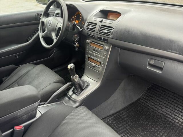 Бежевый Тойота Авенсис, объемом двигателя 0 л и пробегом 250 тыс. км за 3150 $, фото 17 на Automoto.ua