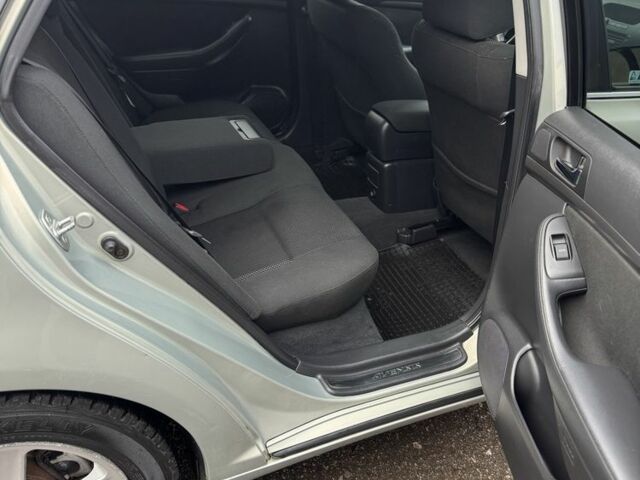 Бежевый Тойота Авенсис, объемом двигателя 0 л и пробегом 250 тыс. км за 3150 $, фото 18 на Automoto.ua