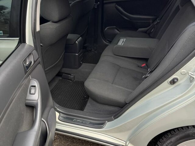 Бежевый Тойота Авенсис, объемом двигателя 0 л и пробегом 250 тыс. км за 3150 $, фото 20 на Automoto.ua