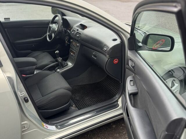 Бежевый Тойота Авенсис, объемом двигателя 0 л и пробегом 250 тыс. км за 3150 $, фото 16 на Automoto.ua