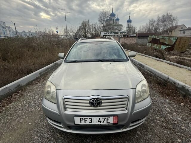 Бежевий Тойота Авенсіс, об'ємом двигуна 2 л та пробігом 200 тис. км за 2850 $, фото 1 на Automoto.ua
