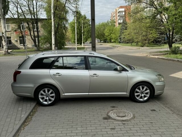 Бежевий Тойота Авенсіс, об'ємом двигуна 2 л та пробігом 200 тис. км за 3350 $, фото 3 на Automoto.ua