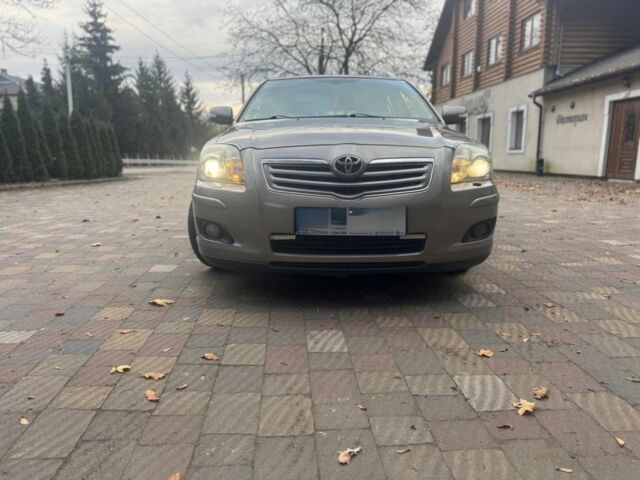 Бежевый Тойота Авенсис, объемом двигателя 2 л и пробегом 300 тыс. км за 2450 $, фото 1 на Automoto.ua