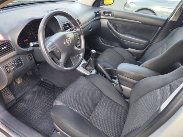 Бежевый Тойота Авенсис, объемом двигателя 2 л и пробегом 263 тыс. км за 6500 $, фото 7 на Automoto.ua