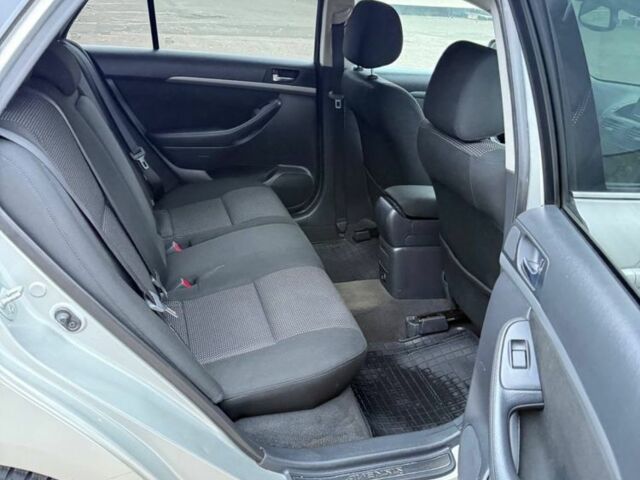 Бежевый Тойота Авенсис, объемом двигателя 2.2 л и пробегом 250 тыс. км за 3350 $, фото 17 на Automoto.ua