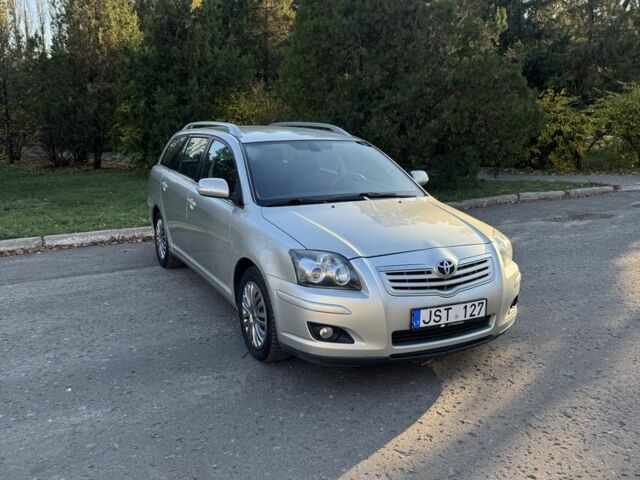 Бежевый Тойота Авенсис, объемом двигателя 2 л и пробегом 250 тыс. км за 3450 $, фото 2 на Automoto.ua