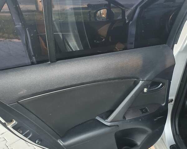 Бежевый Тойота Авенсис, объемом двигателя 2 л и пробегом 290 тыс. км за 8200 $, фото 5 на Automoto.ua