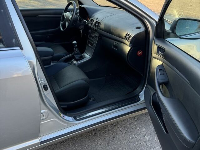 Бежевый Тойота Авенсис, объемом двигателя 2 л и пробегом 250 тыс. км за 3450 $, фото 15 на Automoto.ua