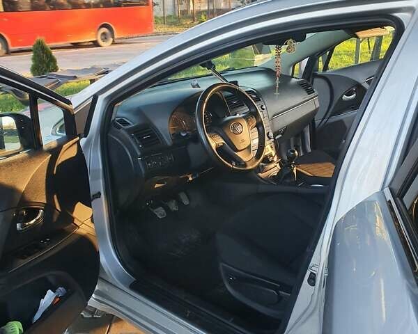 Бежевый Тойота Авенсис, объемом двигателя 2 л и пробегом 290 тыс. км за 8200 $, фото 2 на Automoto.ua