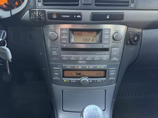 Бежевый Тойота Авенсис, объемом двигателя 2 л и пробегом 250 тыс. км за 3450 $, фото 14 на Automoto.ua