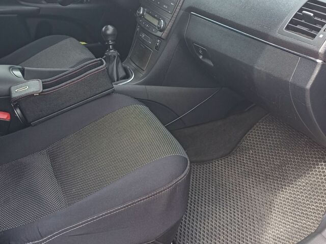 Черный Тойота Авенсис, объемом двигателя 2 л и пробегом 147 тыс. км за 8000 $, фото 7 на Automoto.ua