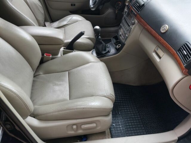 Чорний Тойота Авенсіс, об'ємом двигуна 2.2 л та пробігом 220 тис. км за 5200 $, фото 3 на Automoto.ua