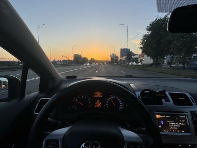 Черный Тойота Авенсис, объемом двигателя 2 л и пробегом 209 тыс. км за 11000 $, фото 3 на Automoto.ua