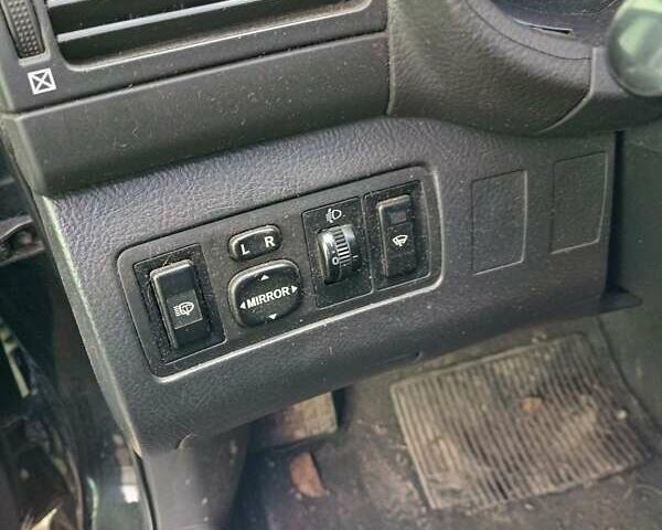 Черный Тойота Авенсис, объемом двигателя 1.79 л и пробегом 181 тыс. км за 4500 $, фото 5 на Automoto.ua