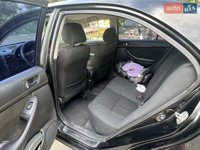 Чорний Тойота Авенсіс, об'ємом двигуна 2 л та пробігом 255 тис. км за 5500 $, фото 2 на Automoto.ua