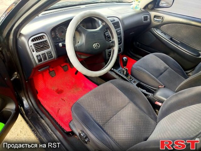 Чорний Тойота Авенсіс, об'ємом двигуна 1.8 л та пробігом 250 тис. км за 3000 $, фото 5 на Automoto.ua