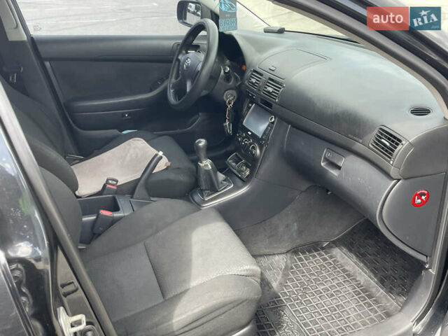 Черный Тойота Авенсис, объемом двигателя 1.8 л и пробегом 451 тыс. км за 4900 $, фото 3 на Automoto.ua