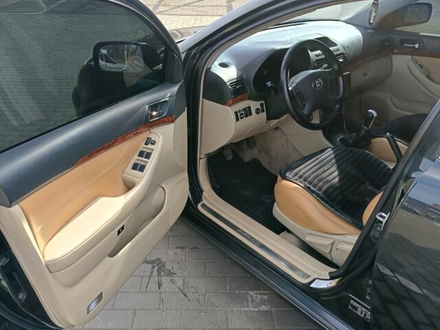 Чорний Тойота Авенсіс, об'ємом двигуна 1.8 л та пробігом 279 тис. км за 6000 $, фото 19 на Automoto.ua