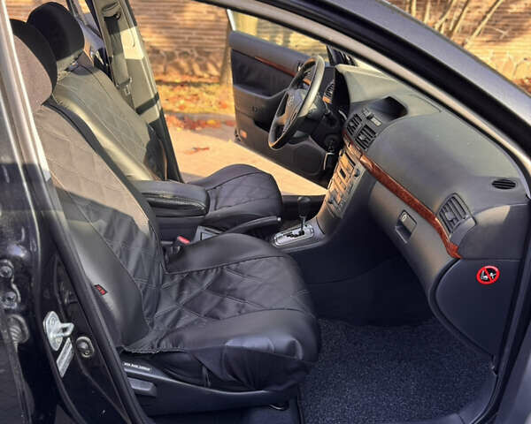 Черный Тойота Авенсис, объемом двигателя 1.8 л и пробегом 273 тыс. км за 5500 $, фото 5 на Automoto.ua